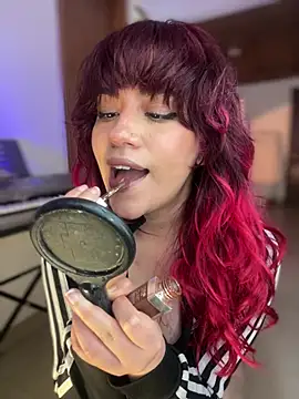 NikkiNix