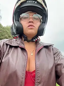 Outdoors-Mia_Khalifa live cam on StripChat
