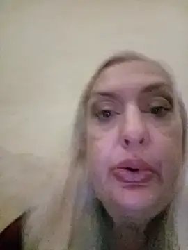 Julia20X live cam on StripChat