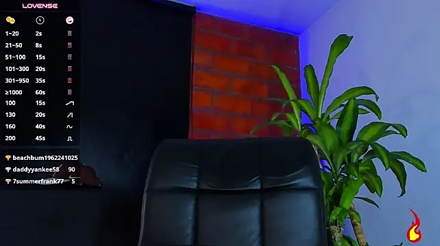 vanegas_luis live cam on StripChat