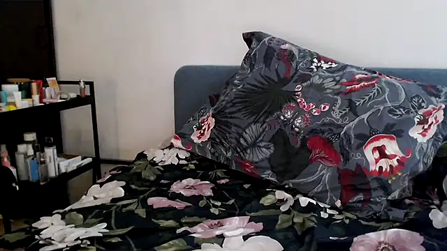 Scarlettford live cam on StripChat