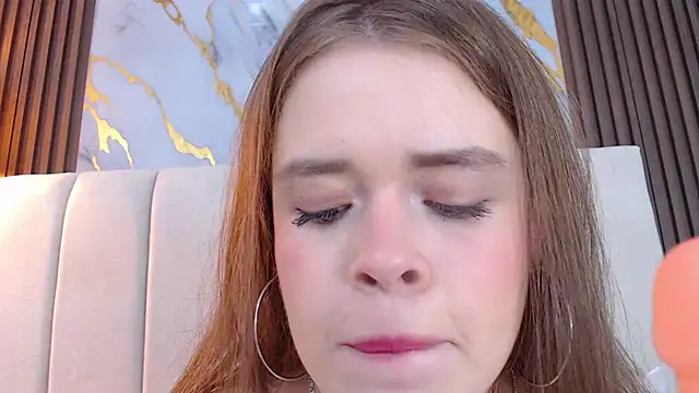 LiaSinner1 live cam on StripChat