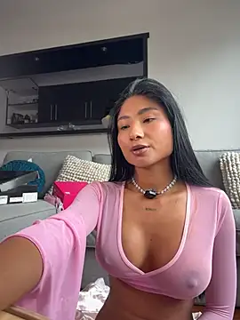 Megan_Lim live cam on StripChat