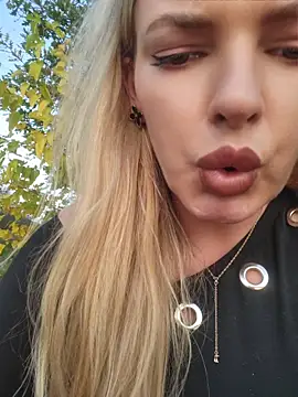 Dirtyfeelin live cam on StripChat