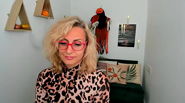 MuseOfStage live cam on StripChat