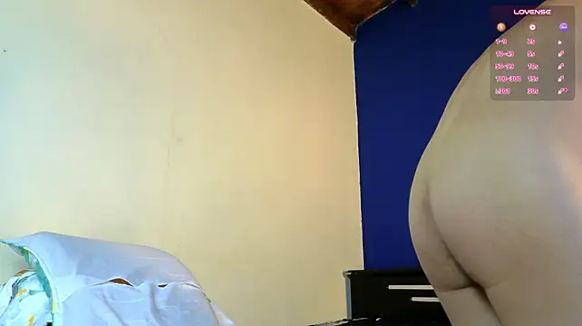yojxn live cam on StripChat