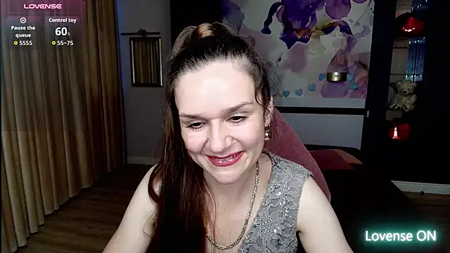 AriaGray live cam on StripChat