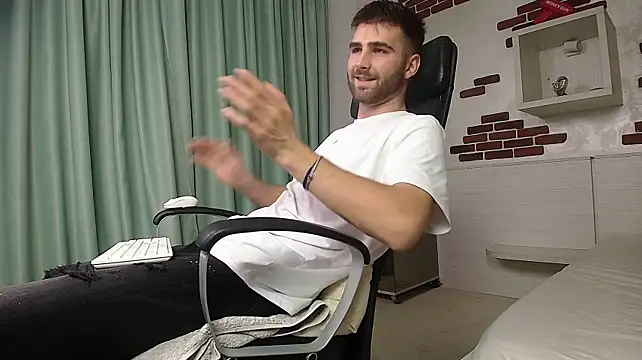 KyloEast live cam on StripChat