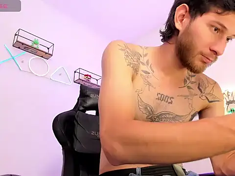 Adrian_Rouse live cam on StripChat