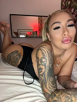 GoldenAmber_xx live cam on StripChat