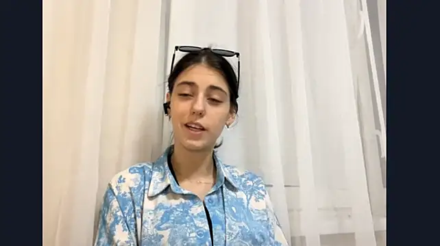 ElenoreNaughton live cam on StripChat