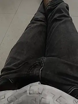 Rocky-badboy_cum4me live cam on StripChat