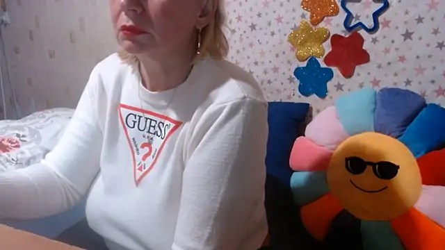 QueenLana live cam on StripChat