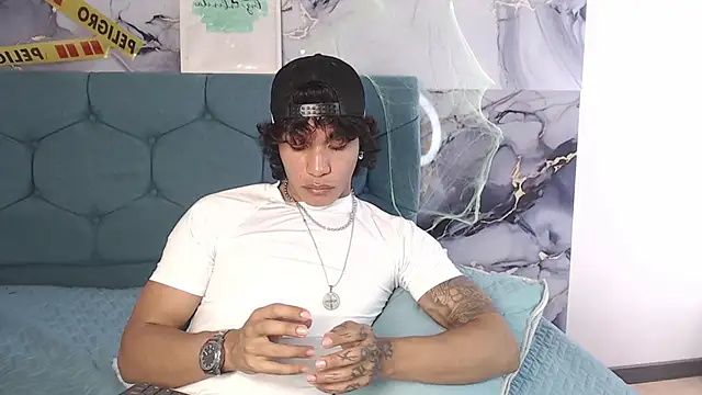 MaximilianRoth live cam on StripChat