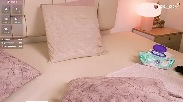 Ariia_Blaze live cam on StripChat