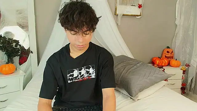 honeymoon_sariel (M twink) - Stroking faster until big load cumshow