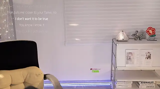 SleepArtist live cam on StripChat