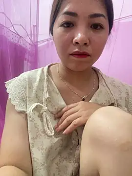 Phiea-nc94 live cam on StripChat