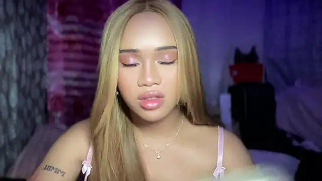 caramel_glaze live cam on StripChat