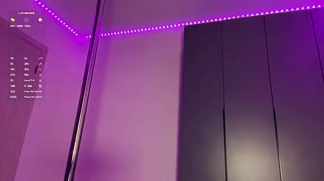 xXMelanieseXx live cam on StripChat