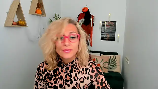 MuseOfStage live cam on StripChat