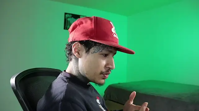 trieone on Stripchat