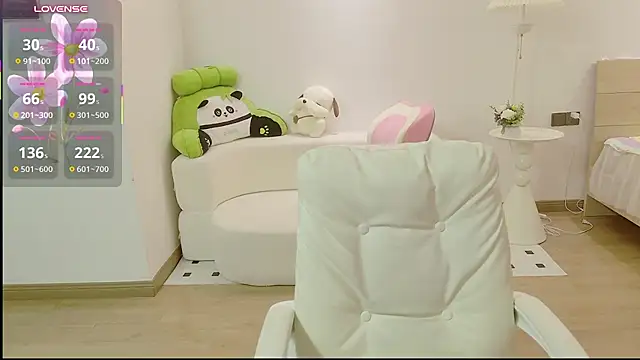 Dazzlebean live cam on StripChat