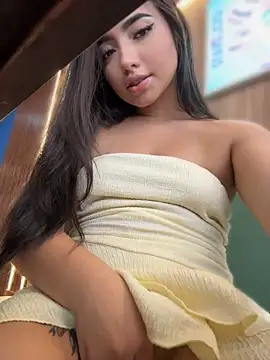 Valentina-gomezz live cam on StripChat