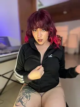 NikkiNix