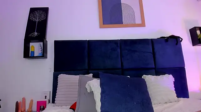 april_jones05 live cam on StripChat