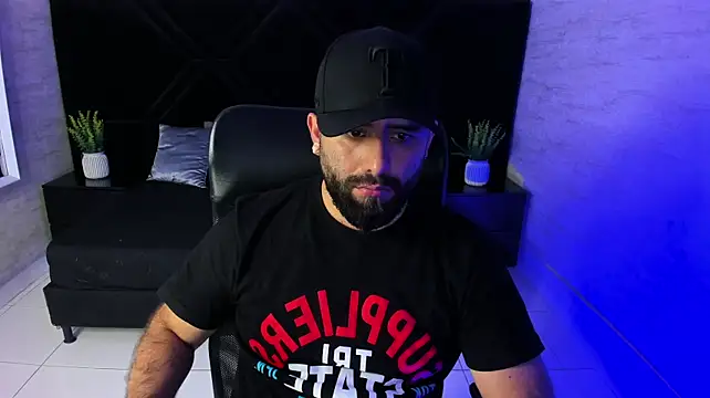 jhon_bear03 on Stripchat