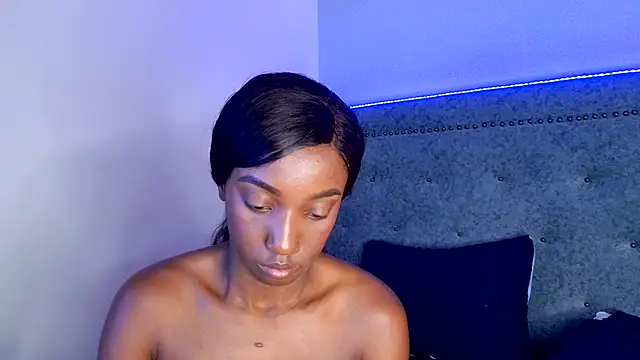 Live-Webcam-Show mit FiorelaLenin - Interaktive Lovense-Toys verfügbar