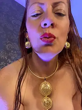 biancadiluchi (F mature) - SPIT TITS AND BOUNCE ON YOUR FACES💦