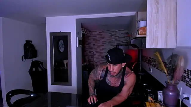 Dammianmiller live cam on StripChat