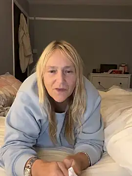 Blondnboujee53