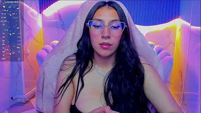 Strawberry_cute_b live cam on StripChat