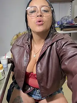 Outdoors-Mia_Khalifa