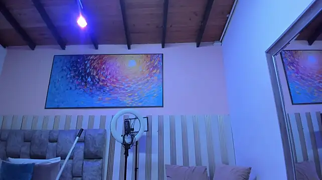 nina_glow