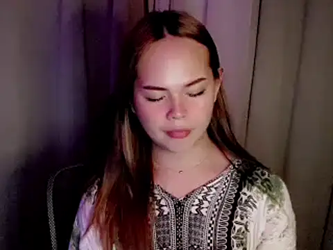 sweetsassydoll live cam on StripChat
