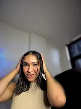 Isabella-Teen live cam on StripChat