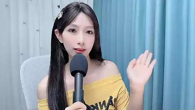 LZL68 live cam on StripChat