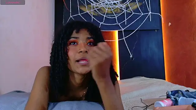 ZafiroSmall live cam on StripChat