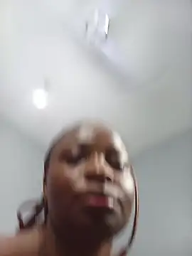 LunaDarlin live cam on StripChat