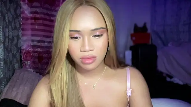 caramel_glaze live cam on StripChat