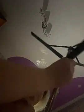LoloMensens live cam on StripChat