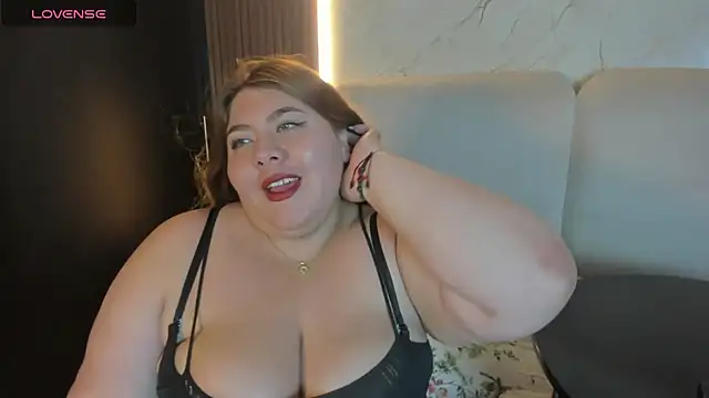 TiffanyMonrowHL live cam on StripChat