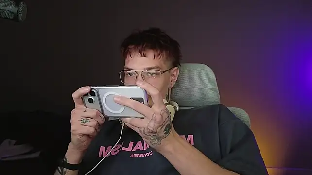 DENIS_HERE live cam on StripChat