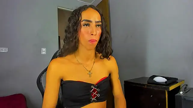 Miissblunt live cam on StripChat