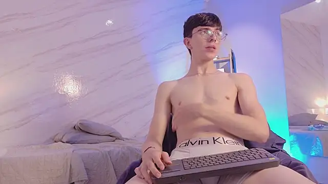 mathias_saenz live cam on StripChat