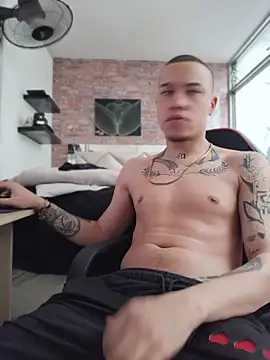 AlphaMasterXxx live cam on StripChat
